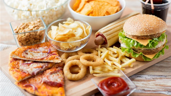 5 أطعمة تهدد صحتك.. يجب عليك تجنبها مدى الحياة