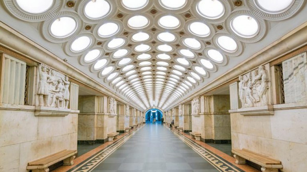 متاحف تحت الأرض.. شاهد أجمل محطات مترو الأنفاق في موسكو
