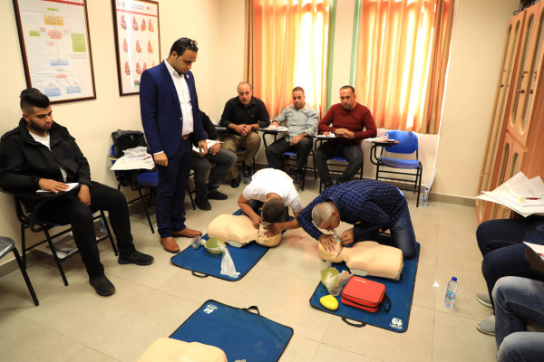 الجامعة العربية الأمريكية تنظم دورة بإنعاش القلب والتنفس لأفراد من جهاز الشرطة