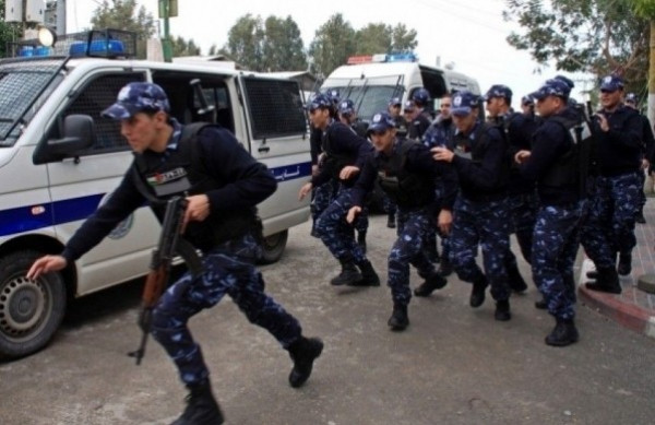 الشرطة تقبض على مطلوب صادر بحقه أمر حبس بملايين الشواكل بالخليل