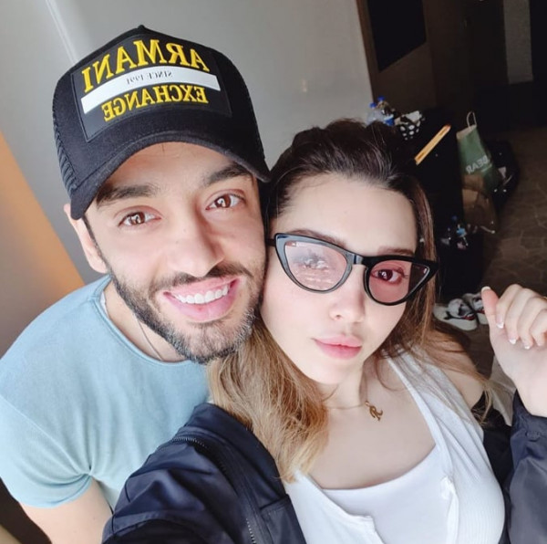 بعد إعلان مرضه.. زوجة رامي جمال توجه له رسالة مؤثرة