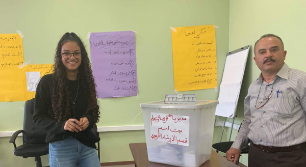 فوز الطفلة مايا برئاسة مجلس أطفال فلسطين على مستوى مناطقي