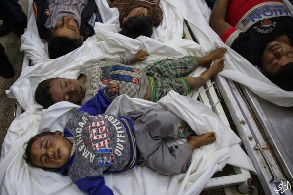 شاهد: غزة تُشيّع شهداء مجزرة عائلة "السواركة"