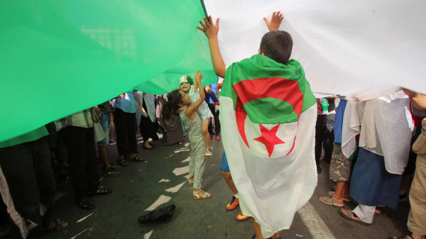 مرشحو الرئاسة بالجزائر يوقعون "الميثاق الأخلاقي"