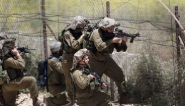 قوات الاحتلال تُطلق النار على فلسطينيين بزعم تسللهم السياج وسط القطاع