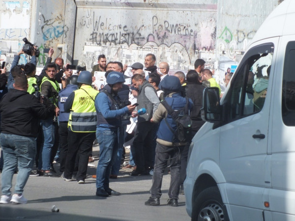 إصابة 16 صحفياً وناشطاً خلال وقفة في بيت لحم