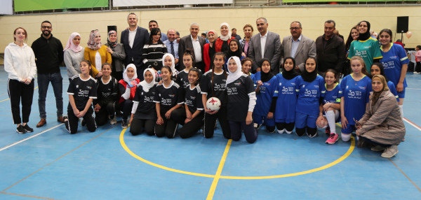 "التربية" والرؤية العالمية تطلقان بطولة كرة القدم الخماسي للفتيات
