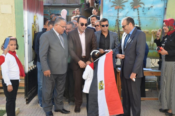 نائب محافظ الإسماعيلية وسكرتير عام المحافظة يفتتحان قسم الوسائل التعليمية