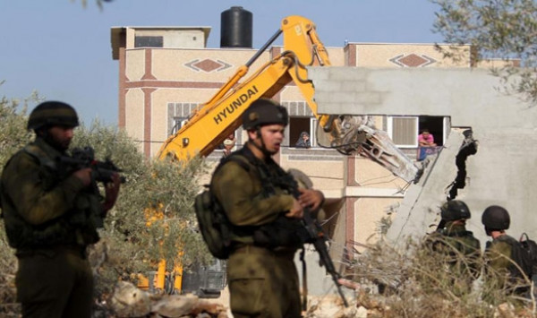 قوات الاحتلال تهدم عدة منازل برام الله وتقتحم مدينة القدس ومواجهات بجنين