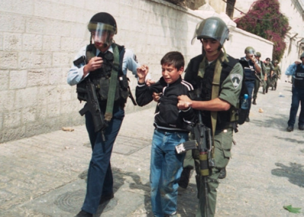 "الإعلام": أطفال فلسطين في عين النار
