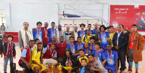 وكيل قطاع الرياضة يُكرم وحدة صنعاء ومايو وسعوان أبطال تنشيطية كرة اليد