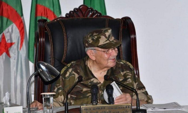 قايد صالح: لا طموحات سياسية للجيش في الجزائر