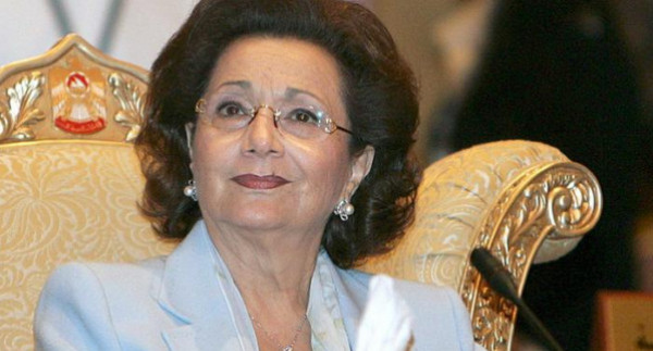 علاء مبارك يعلق على خبر وفاة والدته