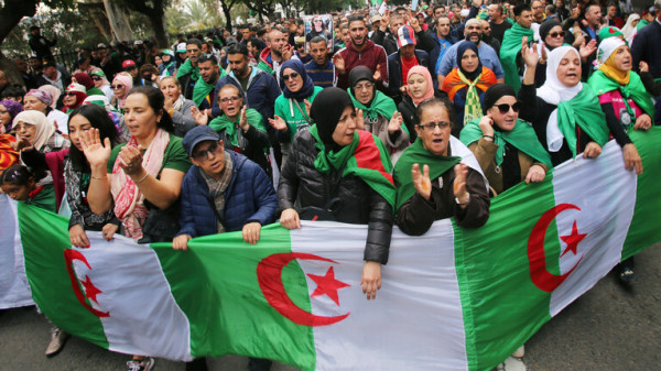 أول محاكمة علنية لمسؤولين ورجال أعمال بالجزائر