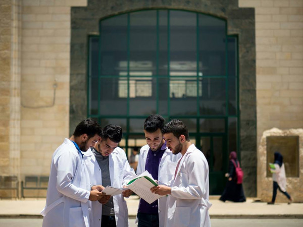 خريجو كلية طب جامعة القدس يحققون نسبة نجاح كاملة بامتحان المزاولة الإسرائيلي