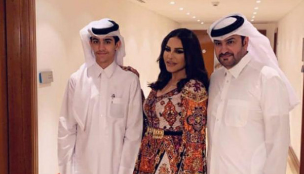 ابن أحلام يفاجئها على المسرح ويُحرجها على الملأ