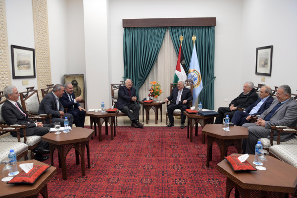 لجنة الانتخابات تكشف تفاصيل اجتماعها مع الرئيس عباس