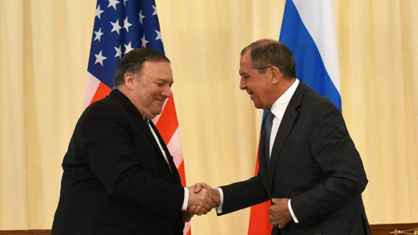 الصحفيون يُحرجون وزير الخارجية الأمريكية بسبب نظيره الروسي