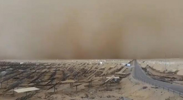 شاهد: عاصفة رملية جنوب فلسطين وسرعة الرياح 100 كم/س