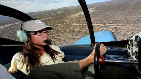 أمام الرئيسين عباس والسيسي.. أول فتاة تقود طائرة دون ذراعين تتحدث عن تجربتها