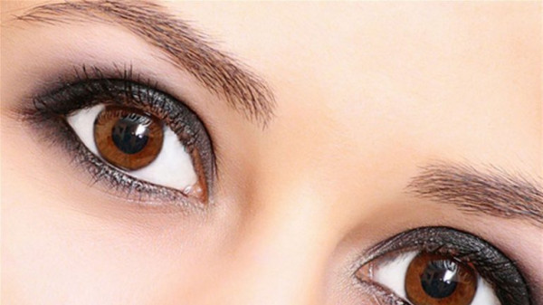6 عادات سيئة تضر بصحة العيون.. تعرف عليها
