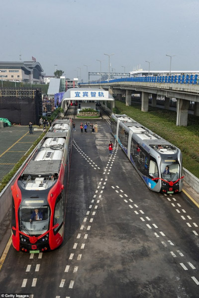 شاهد كيف يسير قطار الصين الذكي بدون قضبان حديدية