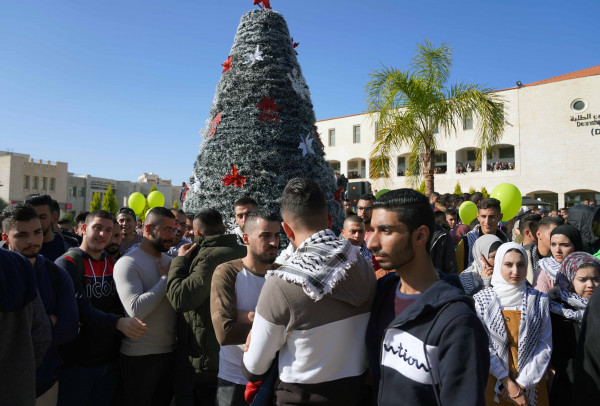 إضاءة شجرة الميلاد في الجامعة العربية الأمريكية