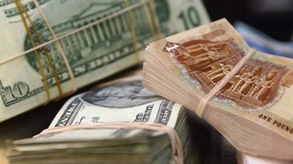 الدولار يكسر حاجز دون الـ 16 جنيهًا في مصر‎