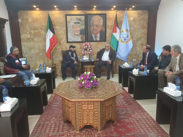 المحافظ أبو العسل يستقبل السفير الكويتي في فلسطين والأردن