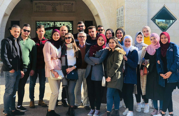 طلبة كلية العلوم الإدارية والمالية بالجامعة العربية الأمريكية يزورون محافظة الخليل