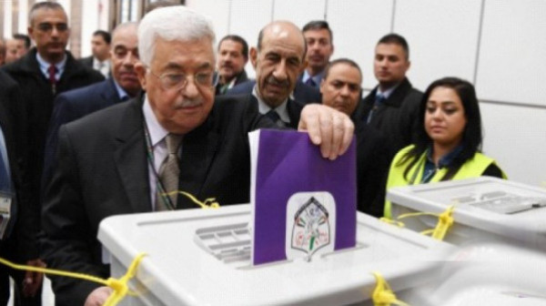 استطلاع رأي: 82% يؤيدون قرار الرئيس عباس إجراء انتخابات عامة