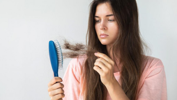 5 عادات يومية تسبب سقوط شعرك