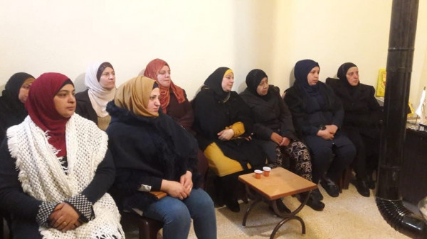 اتحاد المرأة يُنظم جلسة توعية نسوية بمقره في مخيم الجليل