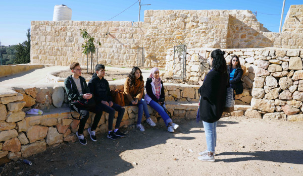 طلبة العمارة الداخلية بالجامعة العربية الأمريكية يزورون البلدة القديمة في كفرعقب