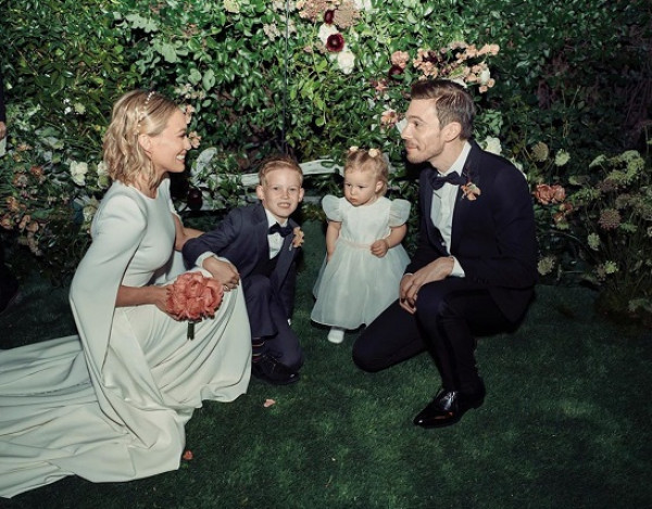 هيلارى داف تنشر كواليس زفافها مع عائلتها.. وصور جديدة لفستانها المذهل