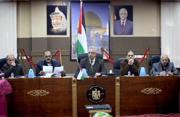 تنفيذي محافظة طولكرم يجتمع برئاسة أبو بكر ويبحث عدداً من القضايا