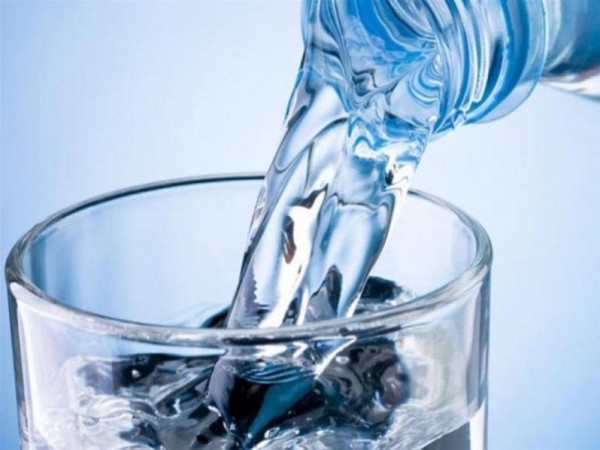 هذا ما يحدث لجسمك عند شرب الماء صباحًا على معدة خاوية