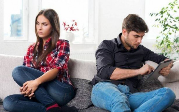 تصرفات يقوم بها الرجل تؤكد أنه يخونك