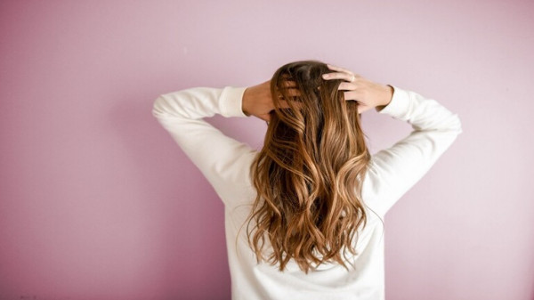 دراسة مفاجئة: الشعر السميك أضعف من الرقيق وسريع التكسر