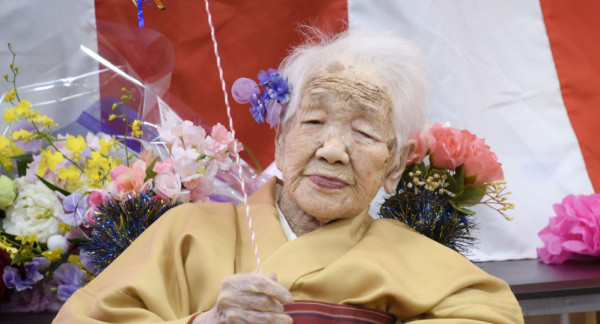 شاهد: يابانية تحتفل بعيد ميلادها الـ117 وتسجل رقما قياسياً