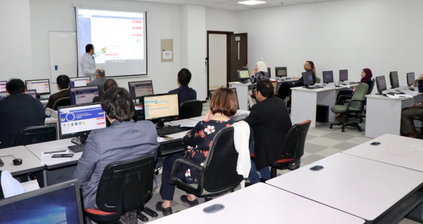 كلية الإمارات للتكنولوجيا تقيم ورشة عمل لأعضاء الهيئة التدريسية بمجال تقنية المعلومات