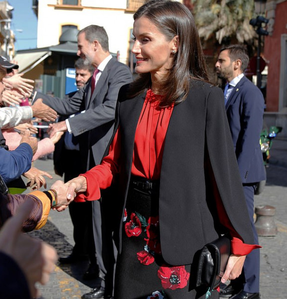 ملكة إسبانيا تعيد تدوير ملابسها بأسلوب أنيق دون مجهود
