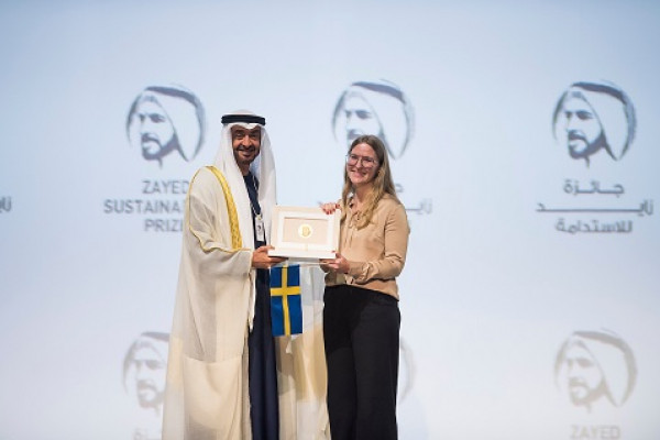 محمد بن زايد يكرم الفائزين بـ"جائزة زايد للاستدامة 2020"