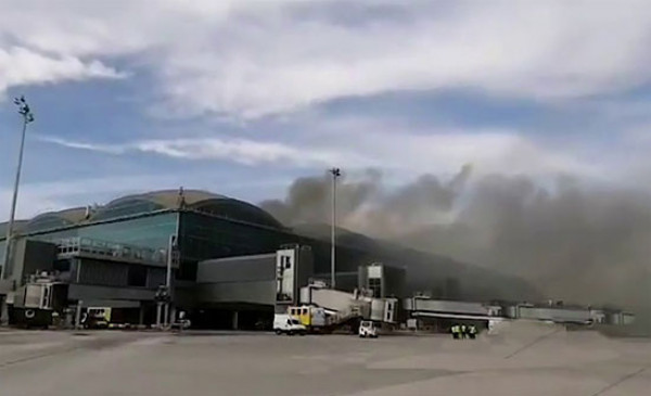 شاهد: اندلاع حريق في أحد مطارات إسبانيا