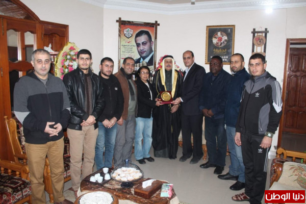 المكتب الحركي للصحفيين يزور أسرة الشهيد الصحفي إيهاب الوحيدي في ذكرى استشهاده