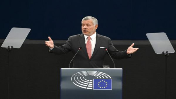 شاهد: بكلمة مؤثرة.. العاهل الأردني يحذر البرلمان الأوروبي من حرب شاملة بالشرق الأوسط