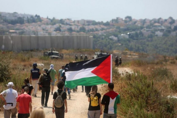 نفتالي بينت يصدر قراراً "استثنائياً" بشأن دخول نشطاء إسرائيليين للضفة