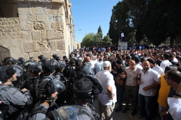 الاحتلال يفرض الحبس المنزلي على أربعة شبان من القدس