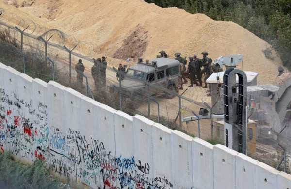 لكشف الأنفاق.. إسرائيل تبدأ بتركيب أجهزة استشعار على الحدود مع لبنان