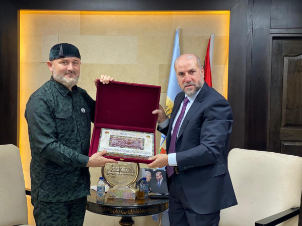 الهباش يستقبل مستشار الرئيس الشيشاني